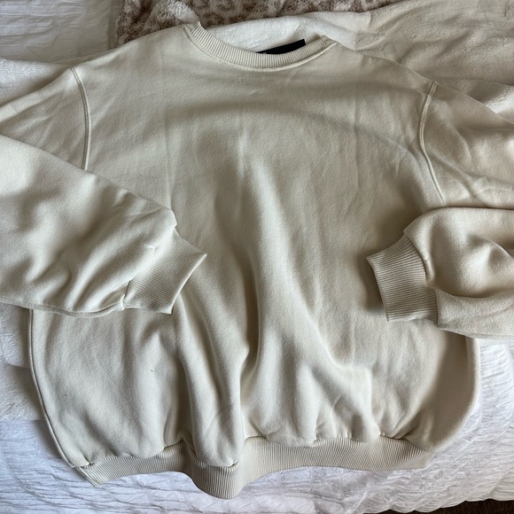 NWT hollister “london” crewneck - Picture 2 of 3